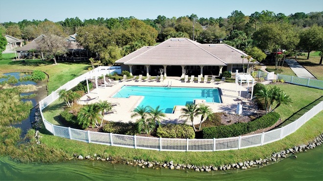 Charming neighborhood in Lakeland FL with a variety of pool homes
