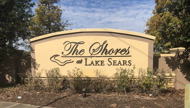 The Shores at Lake Sears Community Sign